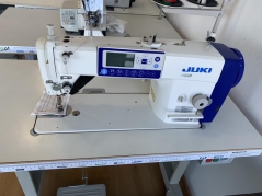Maquina de costura Juki DDL8000A-SMS-NB AKN C/corte de linha. remate e levant.calc., com tampo e bancada nacional